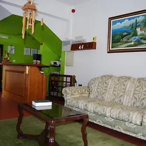 2* Pensión Residencial Atlantico